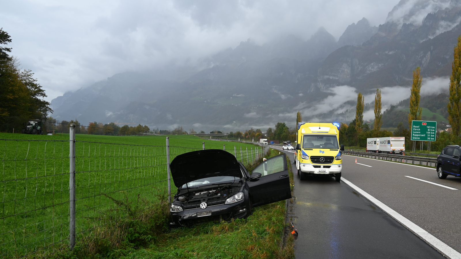 Selbstunfall mit Auto in Tscherlach, © Kantonspolizei St. Gallen
