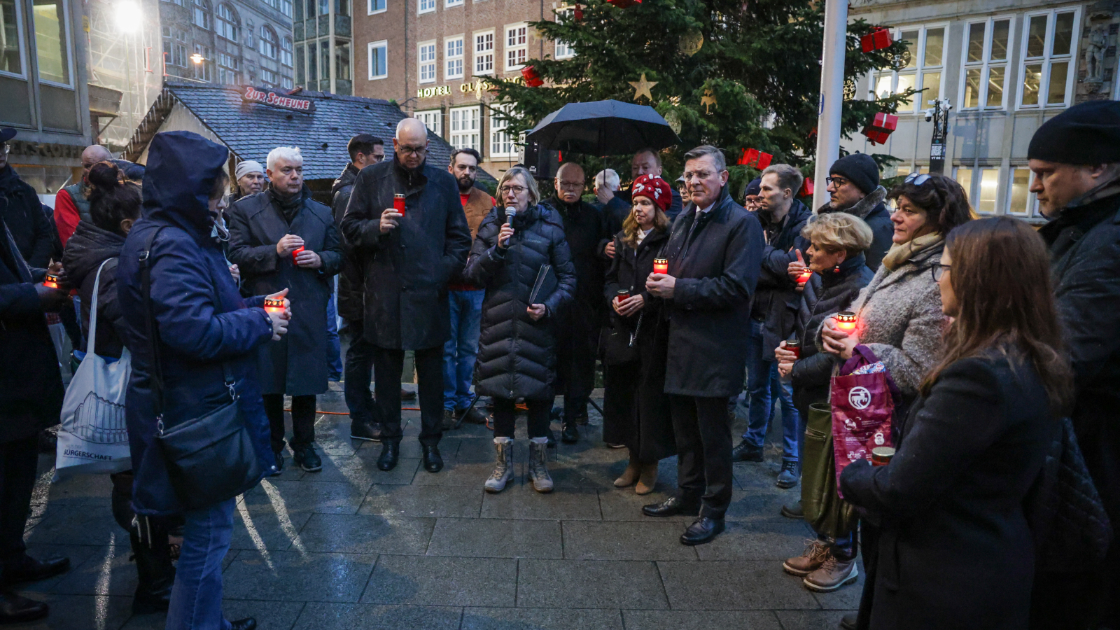 Bremen, Magdeburg`un Yasını Tutuyor!, © dpa