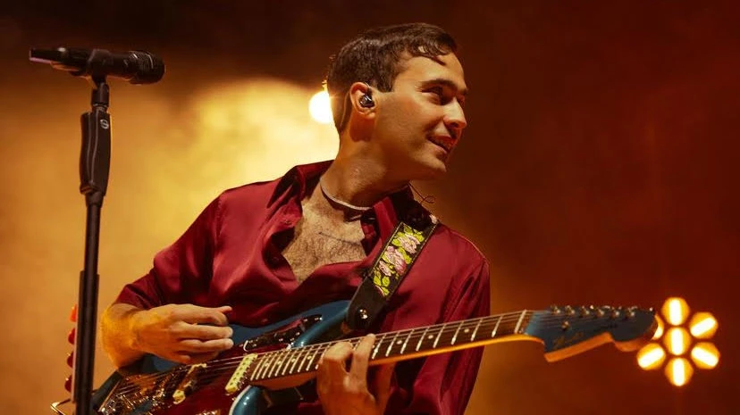 Mert Demir: 'Bir zamanlar stüdyoda çay taşıyordum… Şimdi Serenay’a çiçek taşıyorum.', © Fotoğraf sanatçının resmi instagram hesabından alınmıştır. Mert Demir: 'Bir zamanlar stüdyoda çay taşıyordum… Şimdi Serenay’a çiçek taşıyorum.', © Fotoğraf sanatçının resmi instagram hesabından alınmıştır.