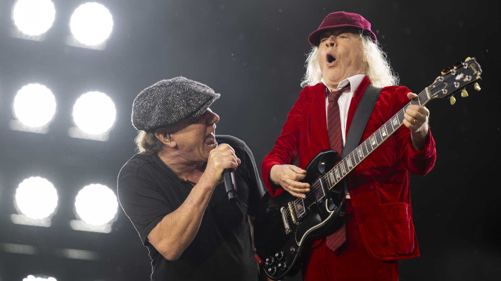 AC/DC ziehen die Massen an ihr Konzert in Zürich, © KEYSTONE/Ennio Leanza