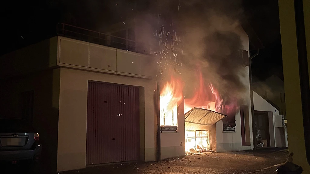 Sachschaden nach Garagenbrand in Bad Ragaz, © Kantonspolizei St. Gallen Sachschaden nach Garagenbrand in Bad Ragaz, © Kantonspolizei St. Gallen