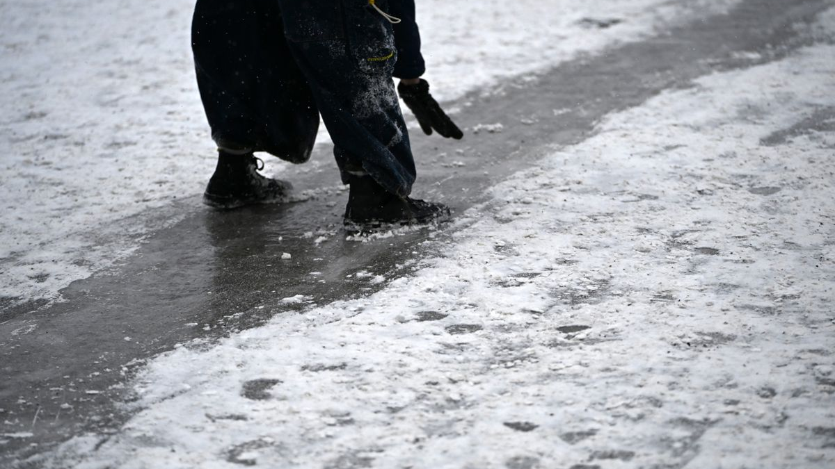 Bremen’de kar temizliği yeterince kontrol edilmiyor!, © Markus Lenhardt/dpa