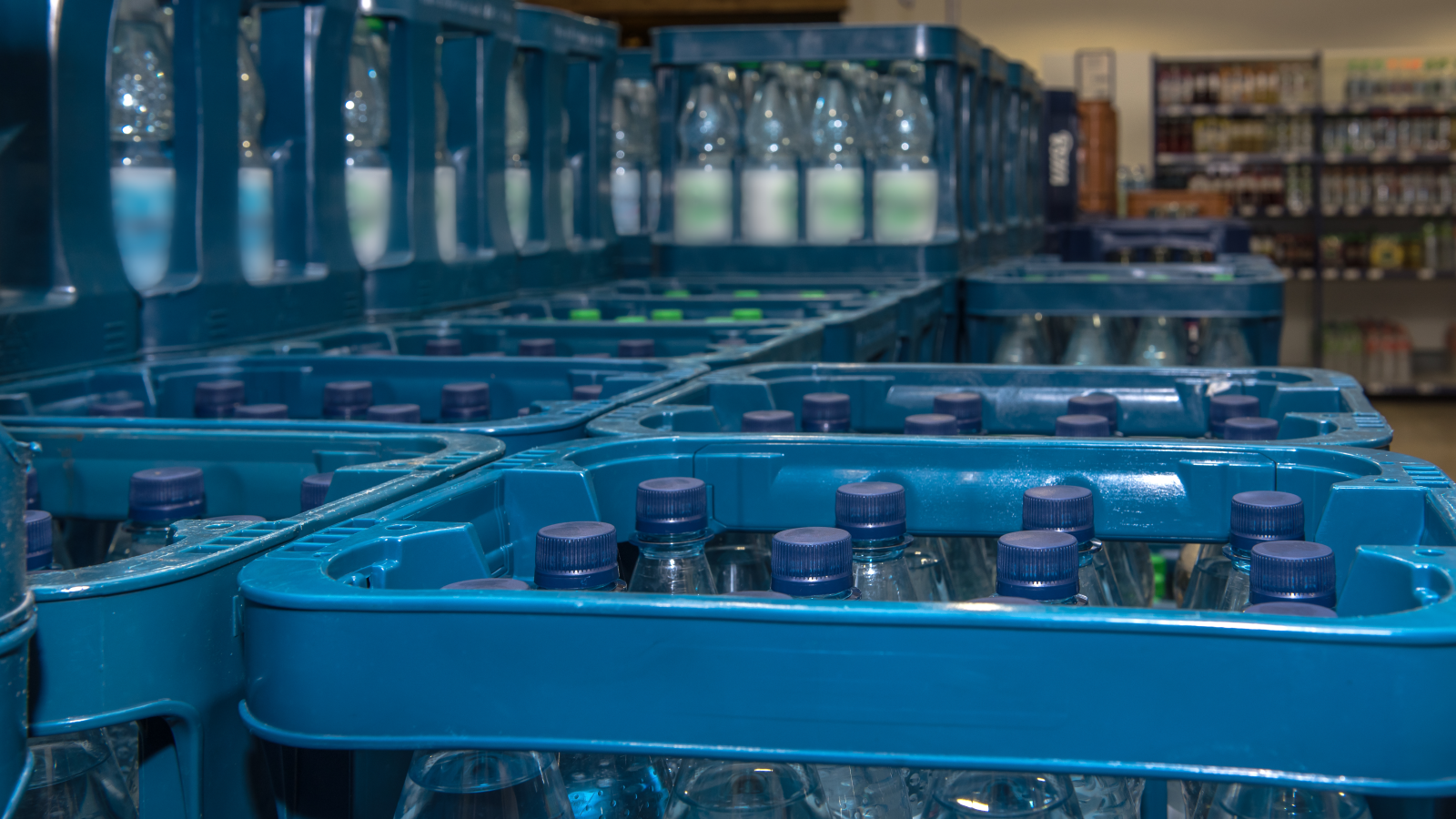 Almanya’da Edeka, Marktkauf ve Netto Marketlerinden Su Geri Çağırma Uyarısı, © shutterstock