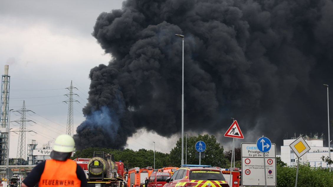 A61´de Dinlenme Tesisinde Araç ve Yakıt Pompası Yandı!, © Oliver Berg/dpa