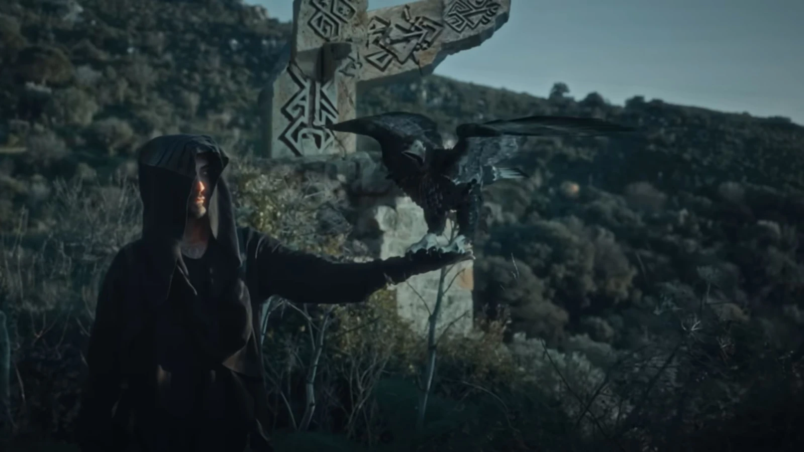 Tan Taşçı Son Klibiyle Bambaşka Bir Dünyaya Açılıyor , © Bazı Gecekler Şarkısının Klibinden Alınmıştır Tan Taşçı Son Klibiyle Bambaşka Bir Dünyaya Açılıyor , © Bazı Gecekler Şarkısının Klibinden Alınmıştır