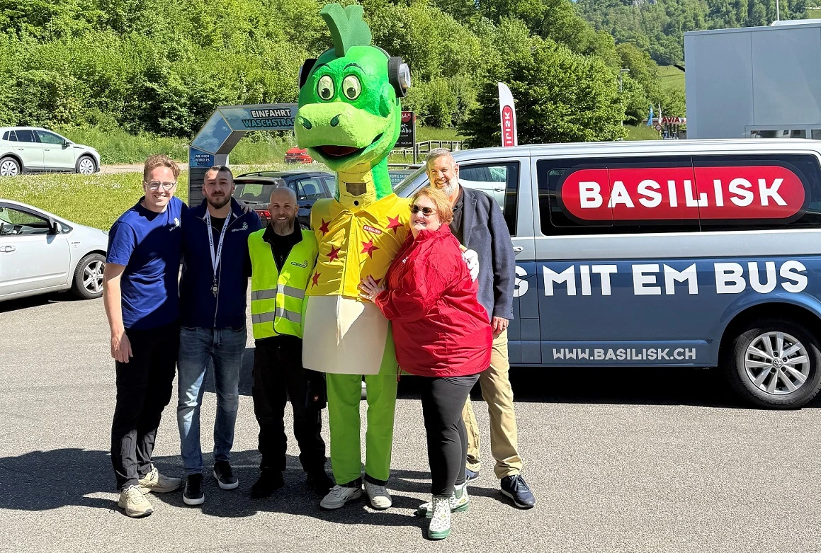 Der Basilisk «Car Wash Day», © Basilisk Der Basilisk «Car Wash Day», © Basilisk