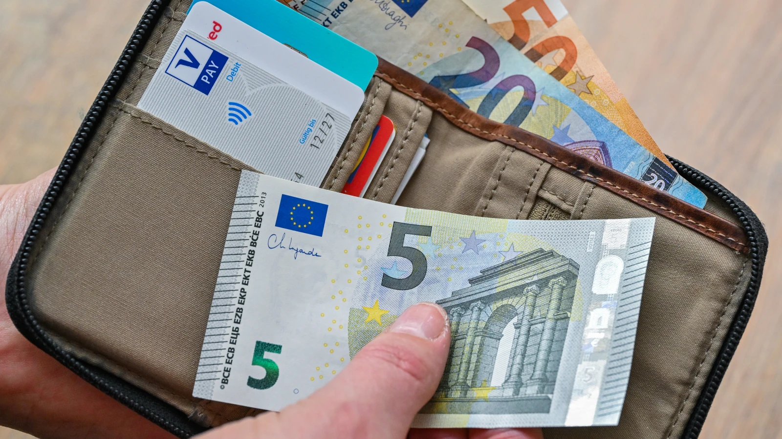 Hamburg’da kadınlar erkeklerden yüzde 17 daha az kazanıyor!, © Patrick Pleul/dpa Hamburg’da kadınlar erkeklerden yüzde 17 daha az kazanıyor!, © Patrick Pleul/dpa