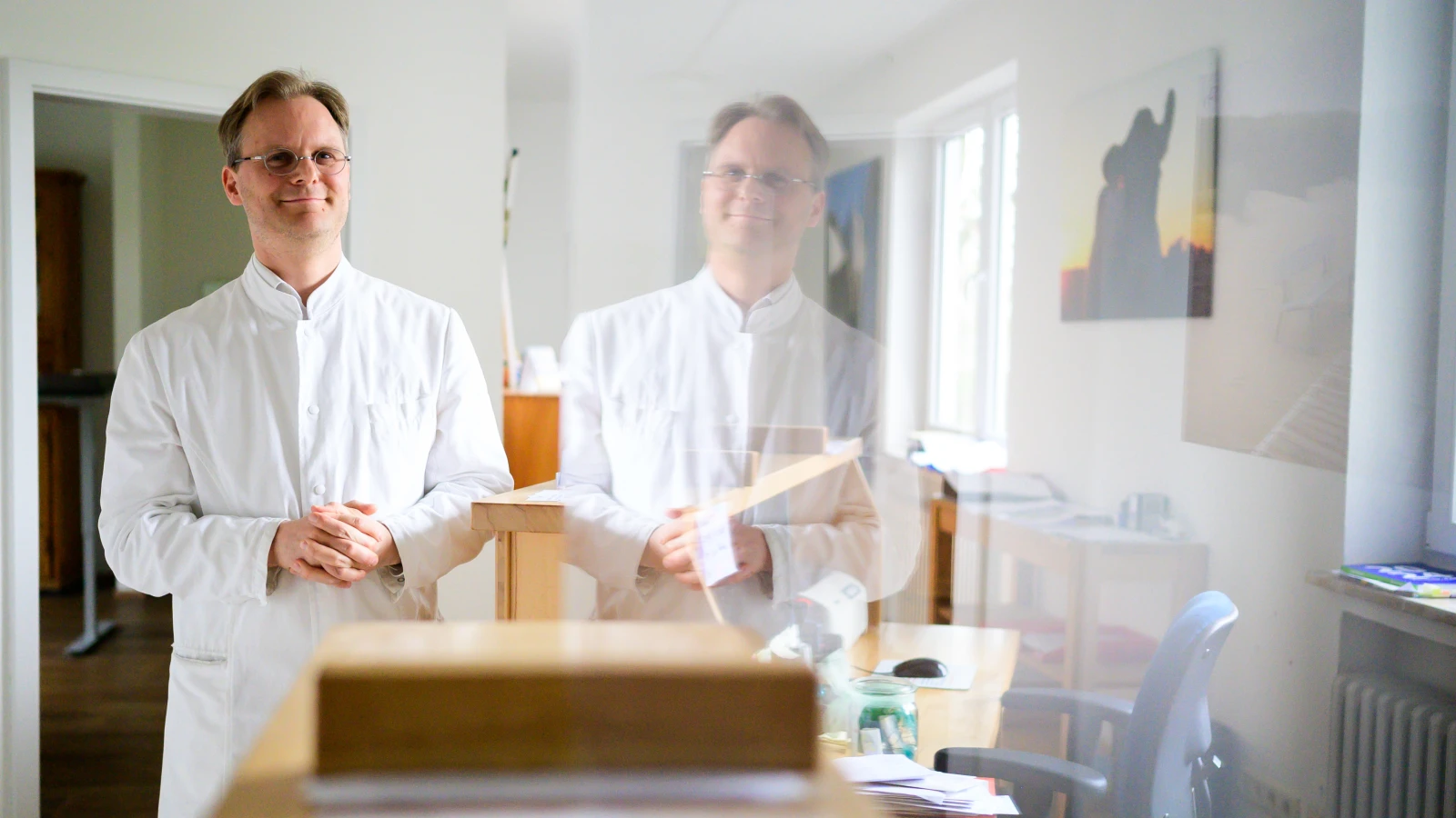 Spital-Chefärzte treiben die Prämien in die Höhe, © Keystone/SDA Spital-Chefärzte treiben die Prämien in die Höhe, © Keystone/SDA