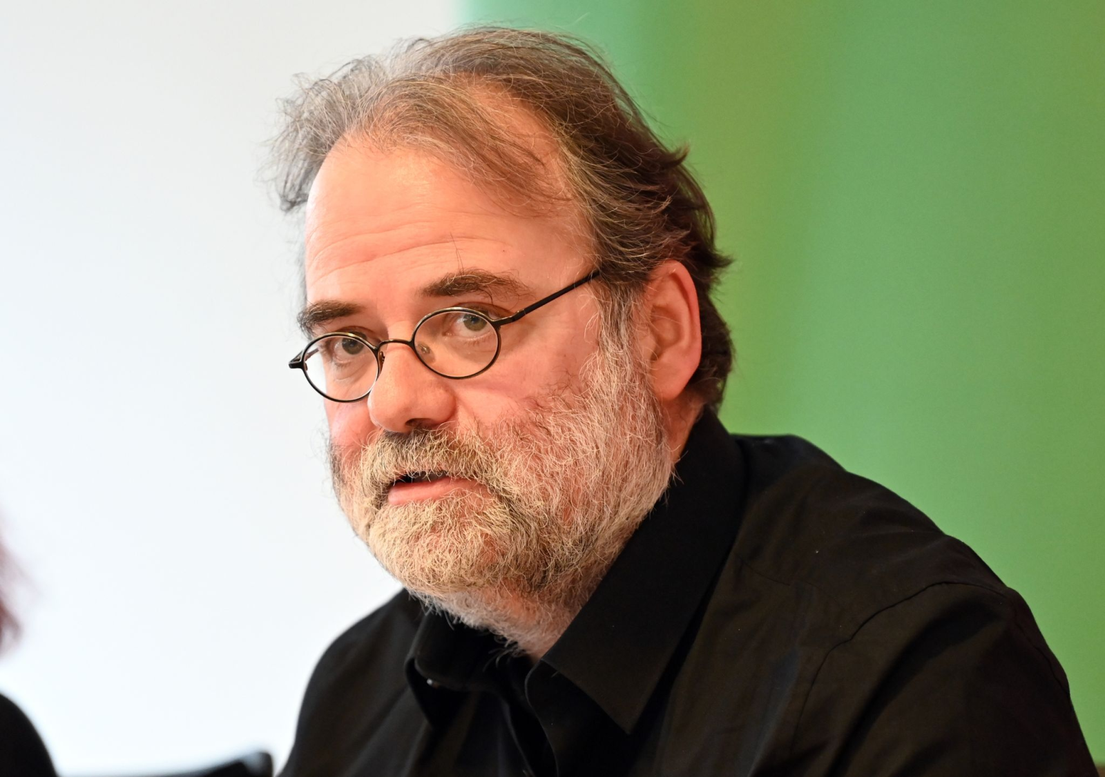 Der Fraktionsvorsitzende der Linken, Steffen Dittes, spricht während einer Pressekonferenz.
