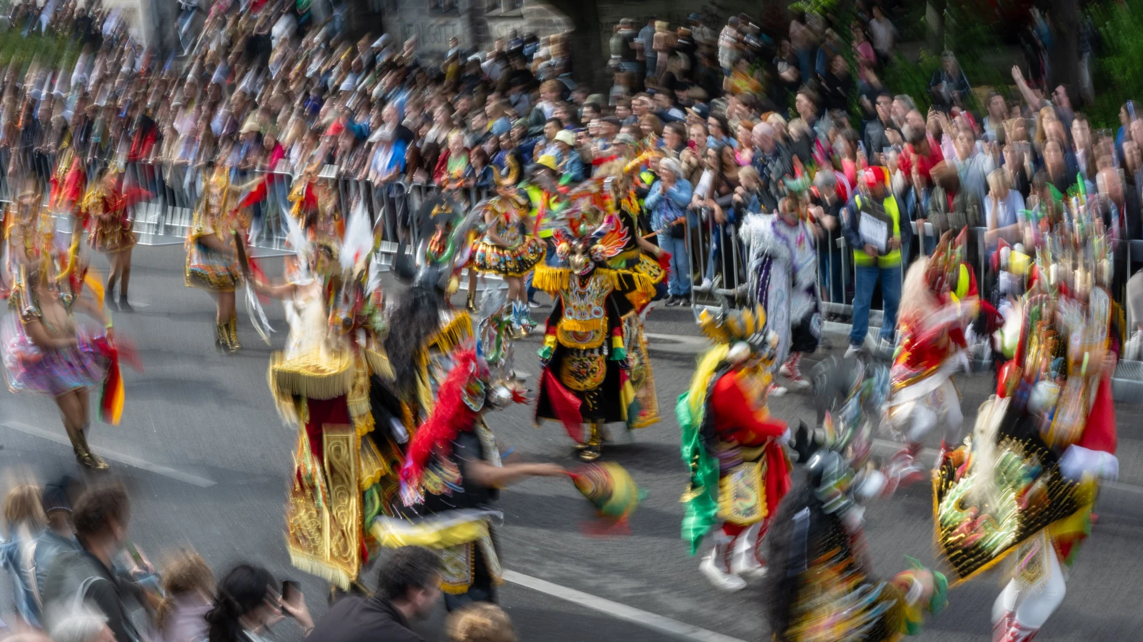 Kültürler Karnavalı Başladı: Yeni Rota, Geniş Güvenlik Önlemleri!, © Monika Skolimowska/dpa Kültürler Karnavalı Başladı: Yeni Rota, Geniş Güvenlik Önlemleri!, © Monika Skolimowska/dpa