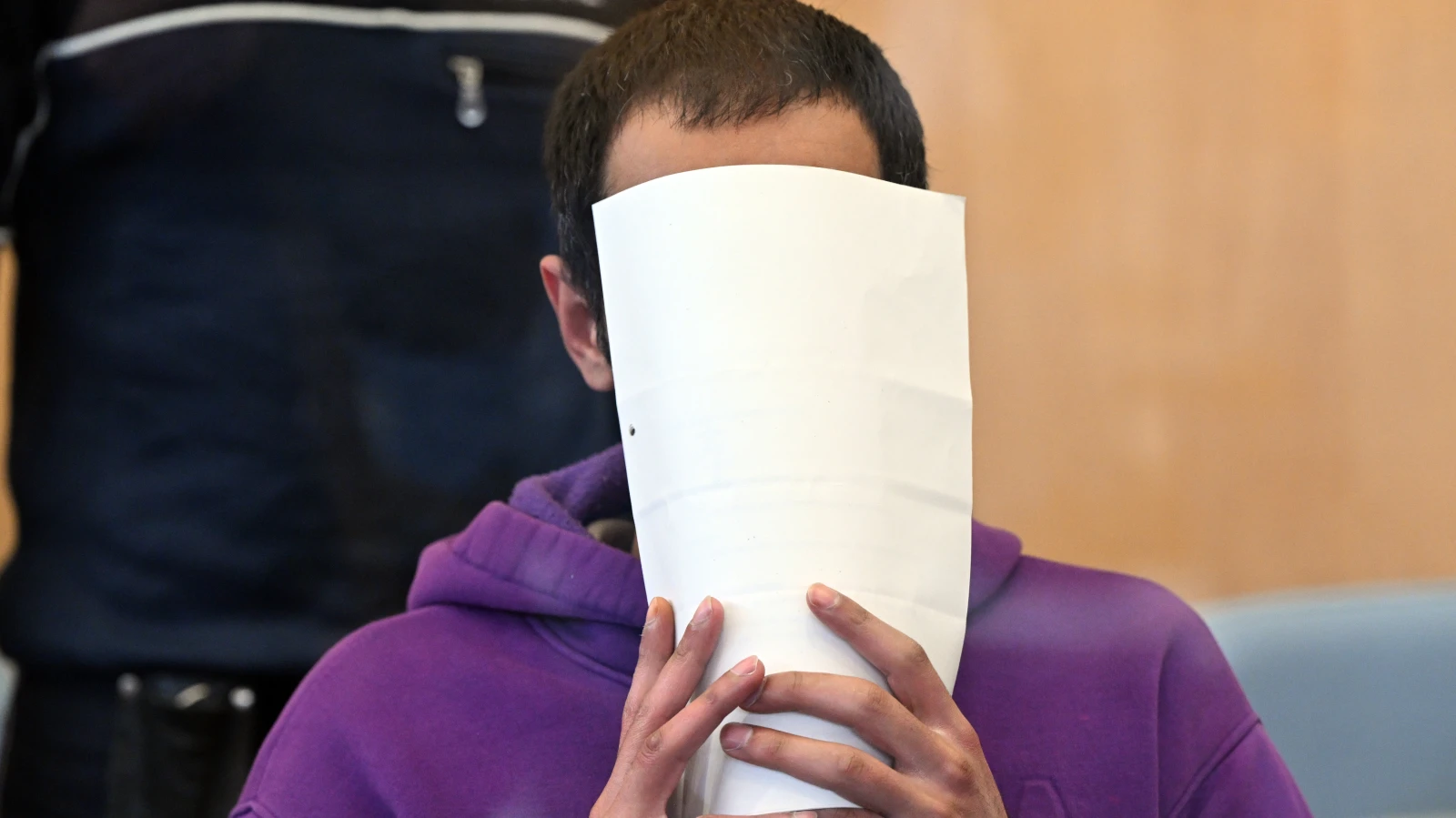 Düsseldorf’ta IS Üyelerine 6 ve 7 Yıl Hapis Cezası, © Federico Gambarini/dpa Düsseldorf’ta IS Üyelerine 6 ve 7 Yıl Hapis Cezası, © Federico Gambarini/dpa