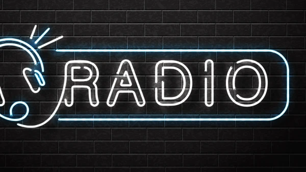Neon Schriftzug RADIO , © Shutterstock Neon Schriftzug RADIO , © Shutterstock