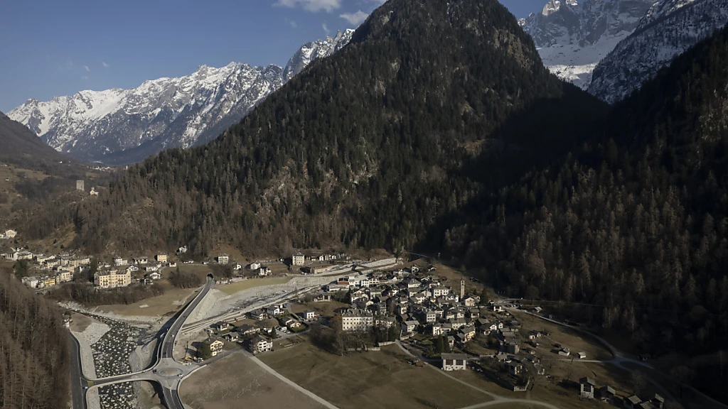 Karte soll Hinweise zu Naturgefahren in Graubünden liefern, © Keystone / SDA / Archivbild Karte soll Hinweise zu Naturgefahren in Graubünden liefern, © Keystone / SDA / Archivbild