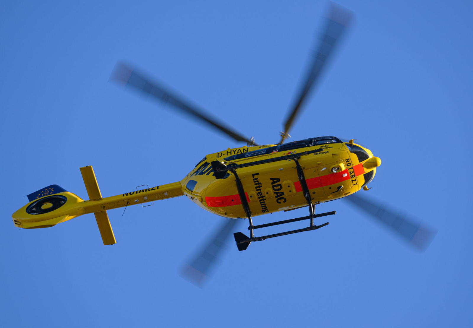 Bei einem Verkehrsunfall in Steinbrücken ist ein Radfahrer lebensbedrohlich verletzt worden. (Symbolbild), © Robert Michael/dpa