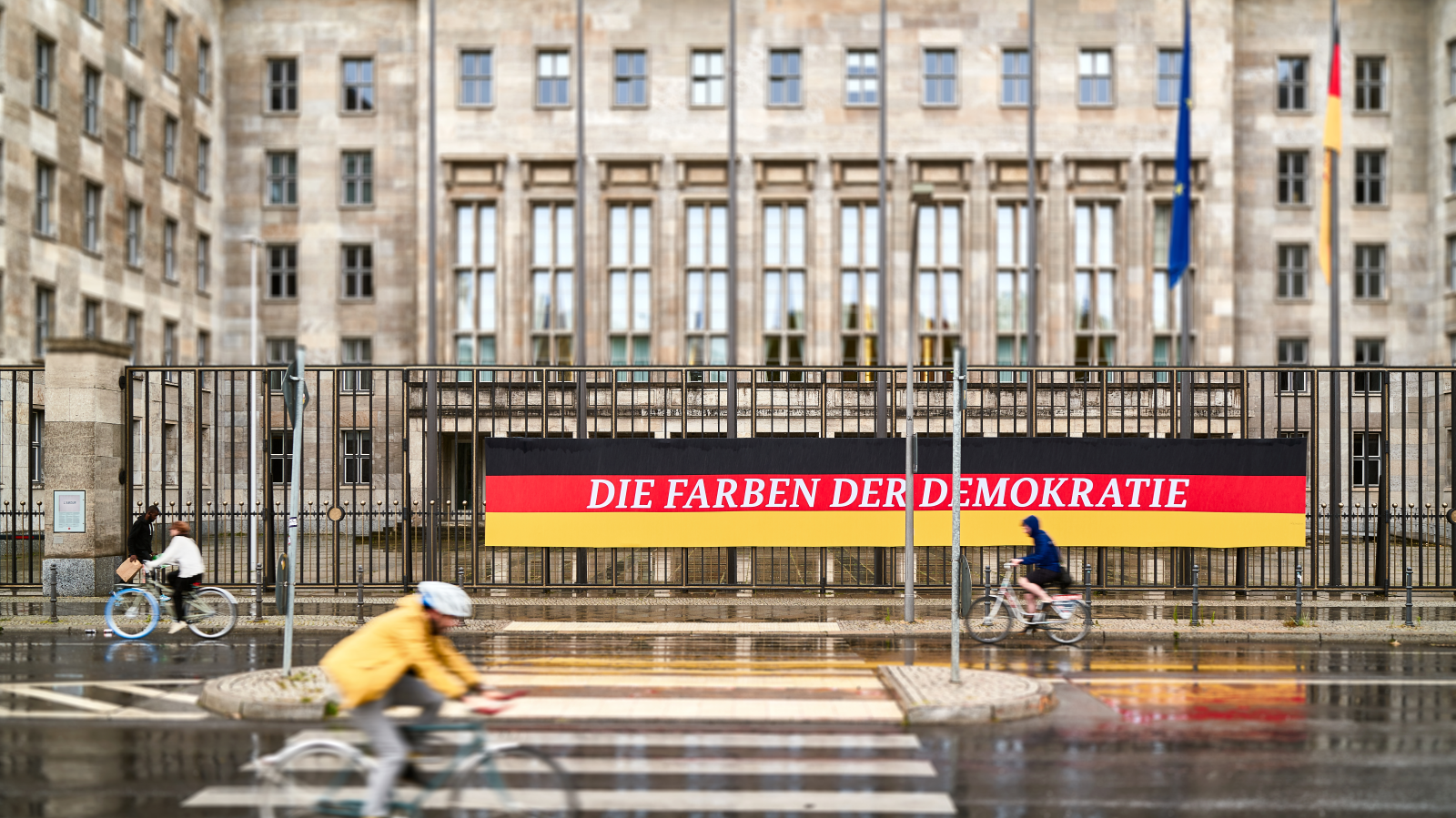 Berlin’de demokrasiye destek azalıyor, antisemitizm yaygın, © shutterstock