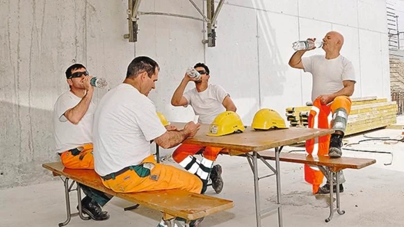 Suva ruft Arbeitgeber zu Hitzewelle-Vorsichtsmassnahmen auf, © SUVA Suva ruft Arbeitgeber zu Hitzewelle-Vorsichtsmassnahmen auf, © SUVA