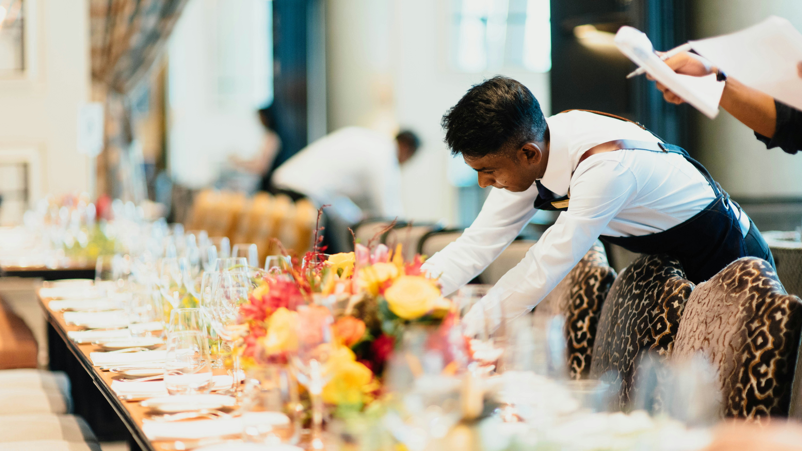 Mindestlohnverhandlungen im Gastgewerbe sind gescheitert, © Unsplash/Chuttersanap