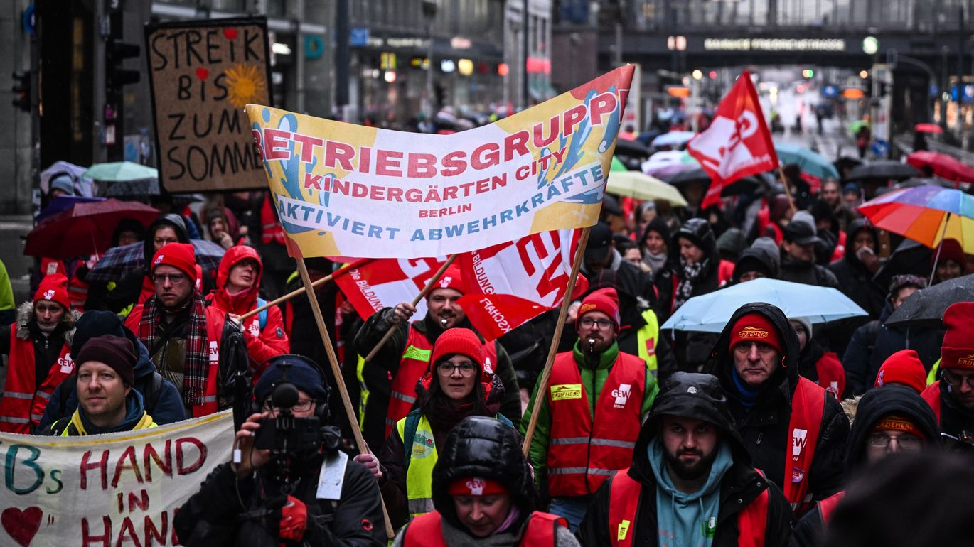 Kamu Çalışanları Uyarı Grevlerini Genişletiyor!, © Britta Pedersen/dpa