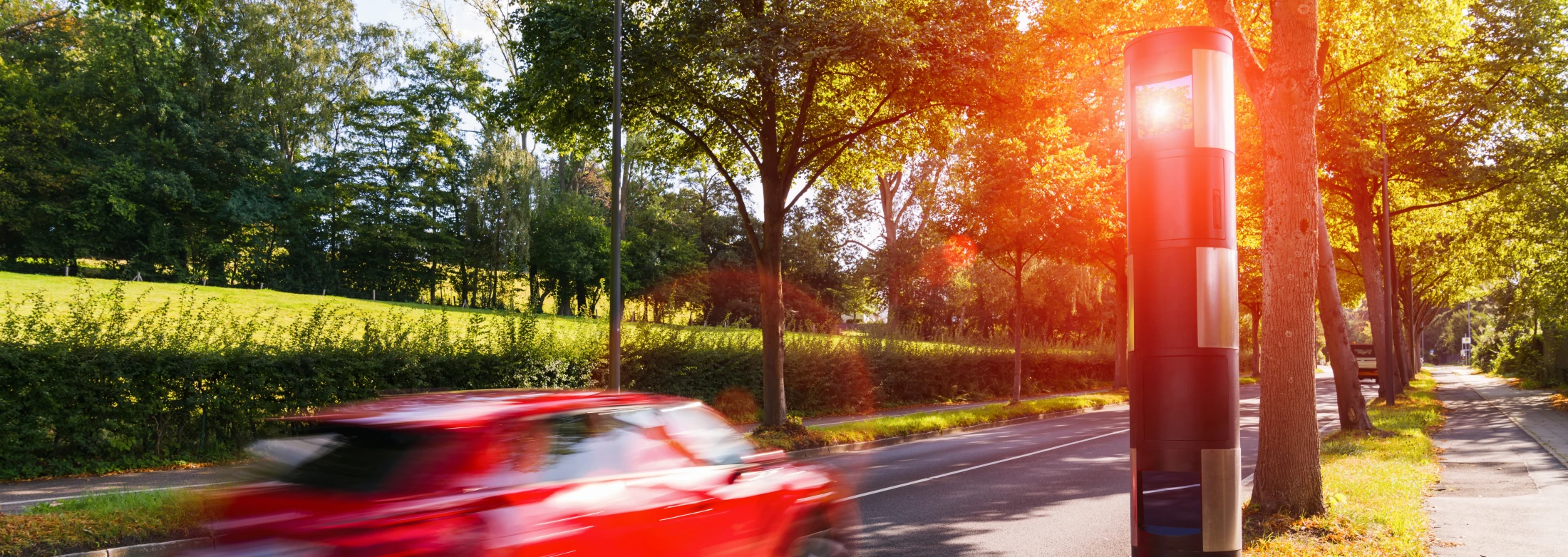 Auto wird geblitzt, © Shutterstock Auto wird geblitzt, © Shutterstock