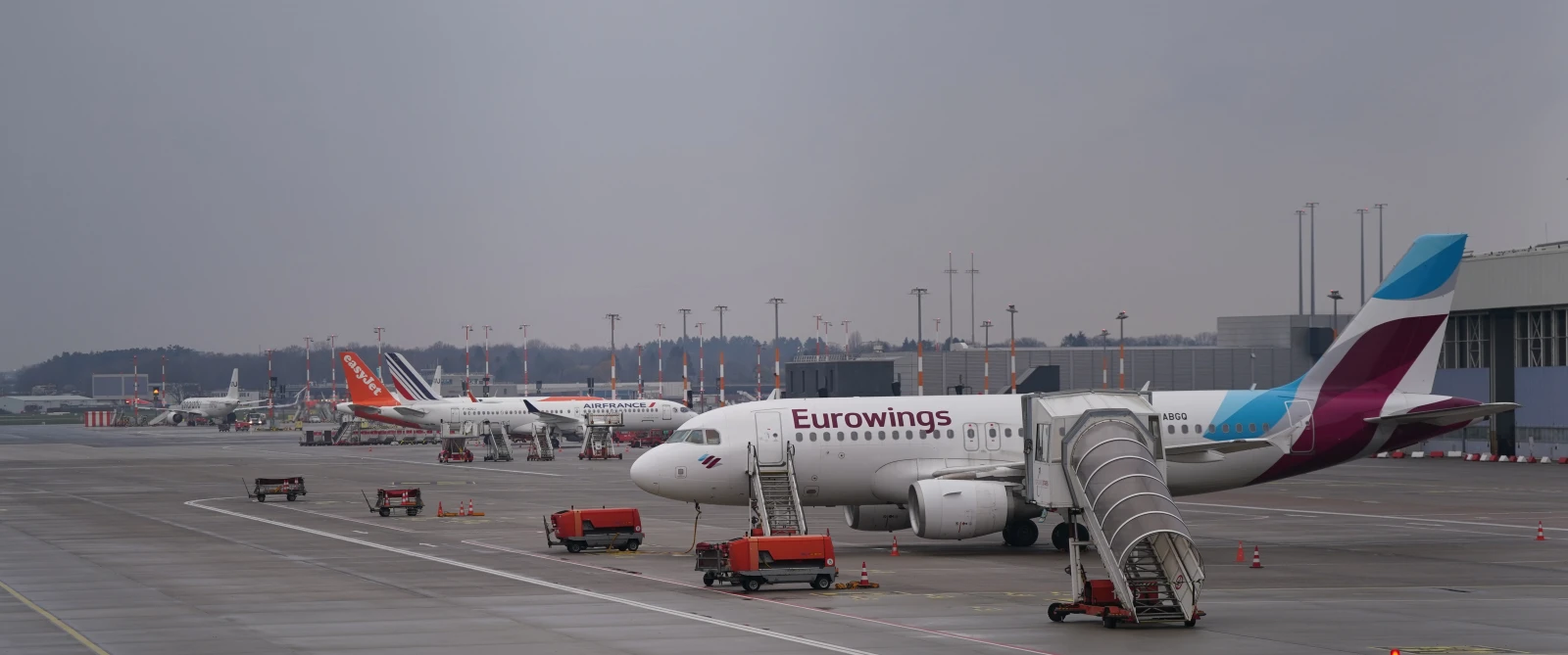 Hamburg Havalimanı’nda uçuş iptalleri: Körfez seferleri durduruldu, © Marcus Brandt/dpa Hamburg Havalimanı’nda uçuş iptalleri: Körfez seferleri durduruldu, © Marcus Brandt/dpa