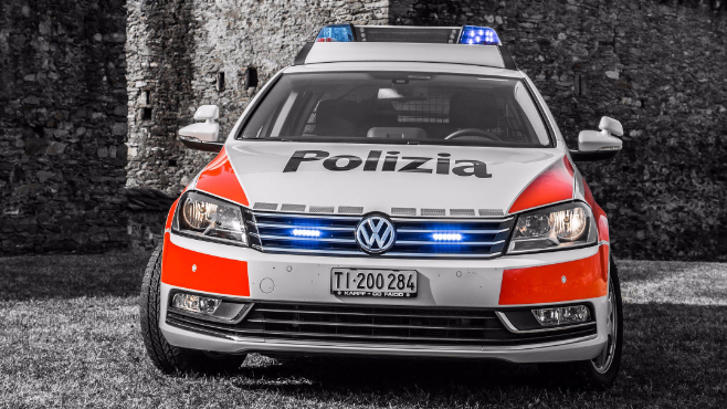 Polizei nimmt bei Grosseinsatz an Berufsschule Schüler fest, © X/PoliziaTI