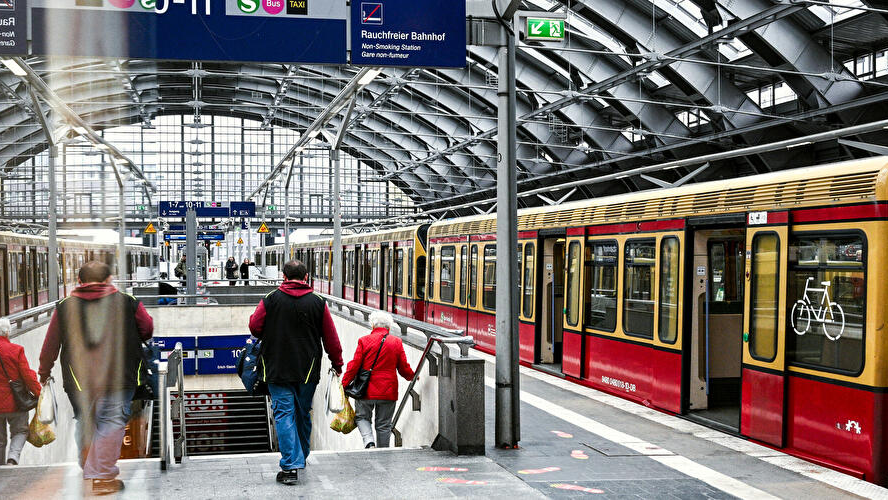 Berlin Ostbahnhof Yeniden Açıldı!, © dpa