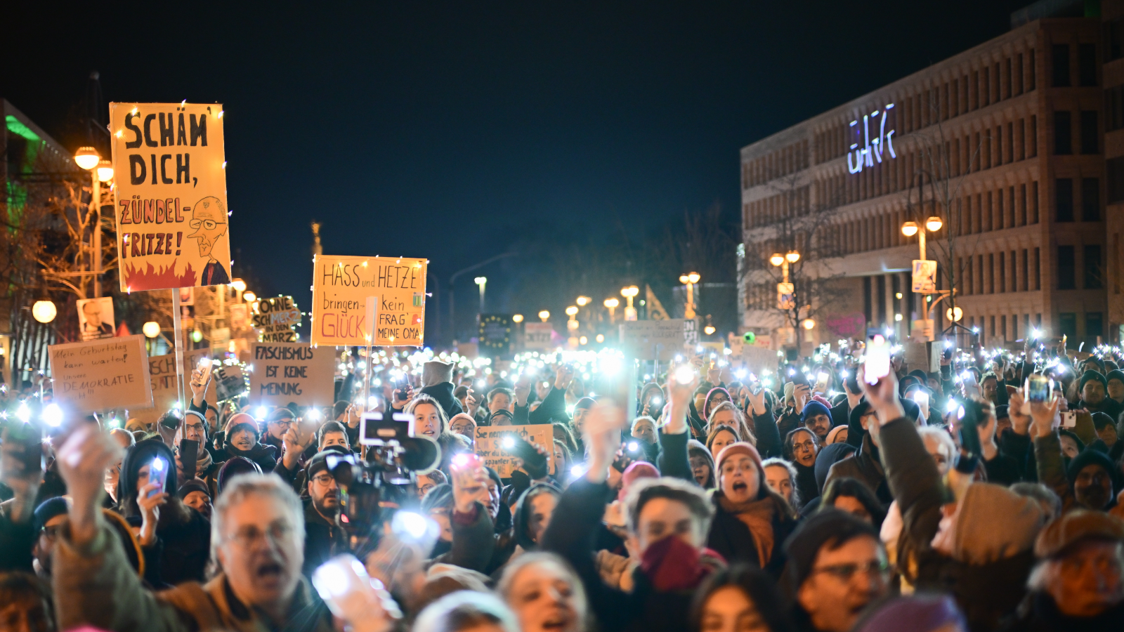 Stuttgart'ta 44.000 Kişilik Büyük Protesto, © dpa