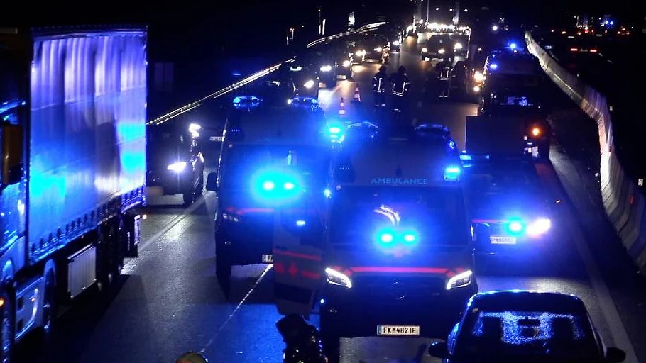 Schwerer Unfall auf der Rheintalautobahn A14 bei Nenzing, © Maurice Shourot / ORF Vorarlberg Schwerer Unfall auf der Rheintalautobahn A14 bei Nenzing, © Maurice Shourot / ORF Vorarlberg