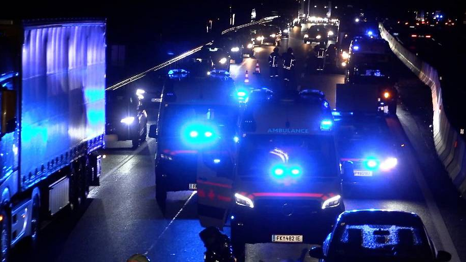 Schwerer Unfall auf der Rheintalautobahn A14 bei Nenzing, © Maurice Shourot / ORF Vorarlberg