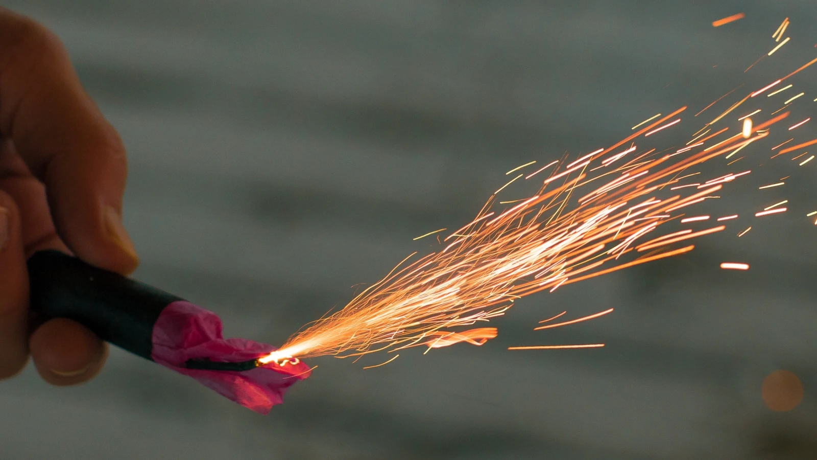 Hamburg Gümrüğü binlerce kaçak havai fişeğe el koydu, © shutterstock Hamburg Gümrüğü binlerce kaçak havai fişeğe el koydu, © shutterstock