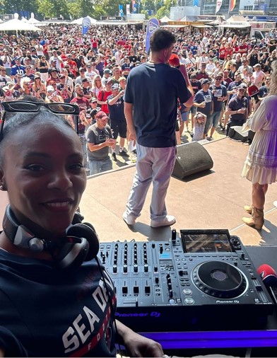 Selfie von Natalie Strauß auf Bühne, © Radio Hamburg