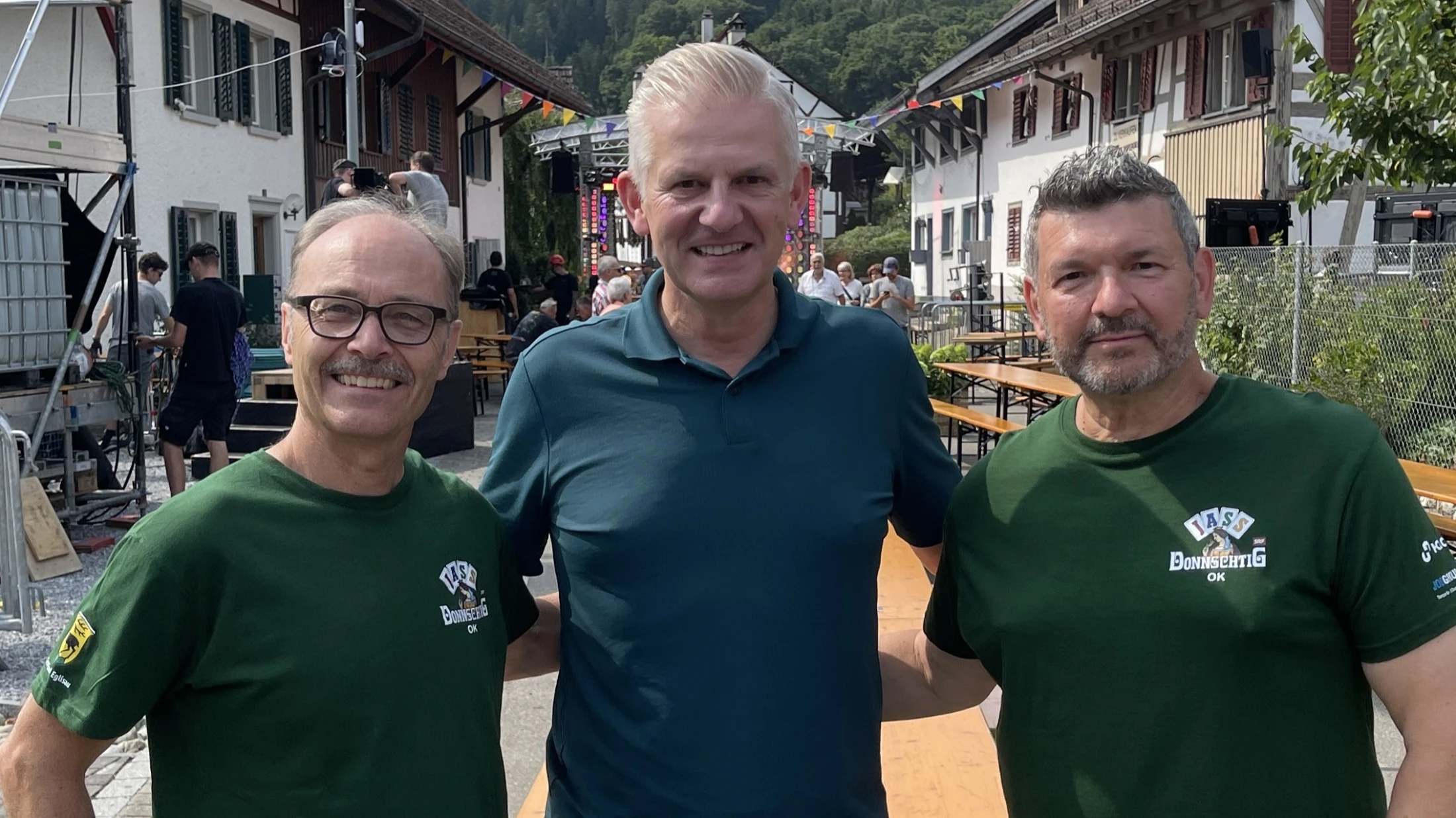 © SRF-Moderator Rainer Maria Salzgeber (Mitte) und Roland Ruckstuhl (rechts). Bild: zVg von Roland Ruckstuhl © SRF-Moderator Rainer Maria Salzgeber (Mitte) und Roland Ruckstuhl (rechts). Bild: zVg von Roland Ruckstuhl