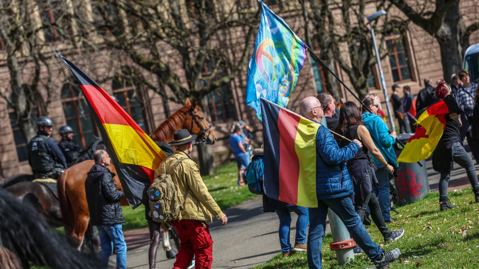Aşırı Sağ Gösteri Stuttgart’ı Karıştırdı!, © dpa Aşırı Sağ Gösteri Stuttgart’ı Karıştırdı!, © dpa