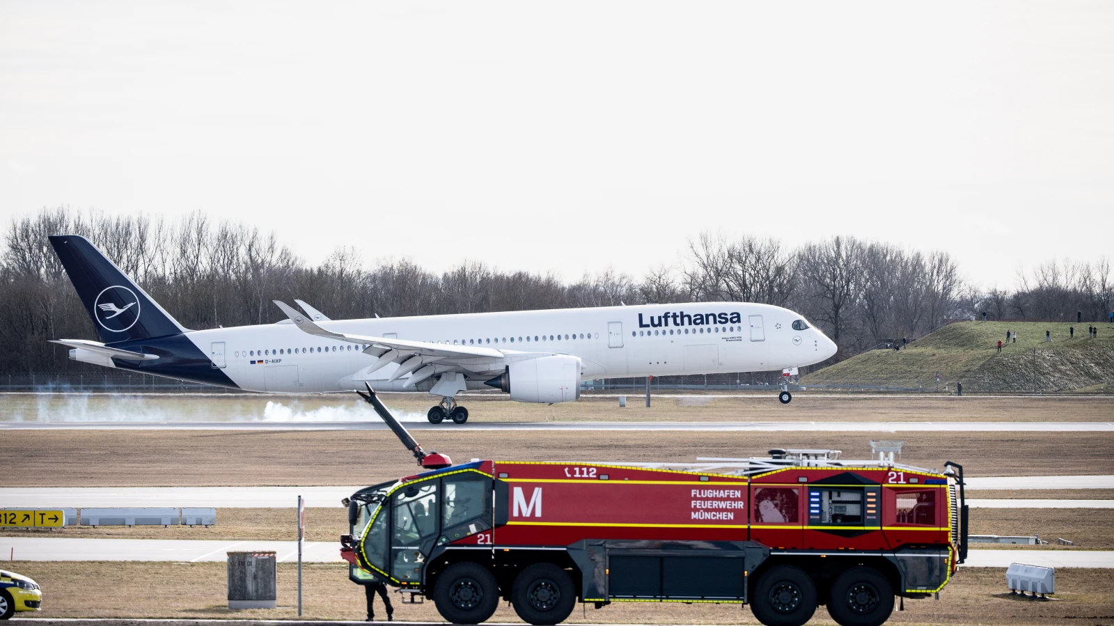 Stuttgart Havalimanı’nda Şüpheli Bagaj Alarmı: 500 Yolcu Etkilendi, © Matthias Balk/dpa Stuttgart Havalimanı’nda Şüpheli Bagaj Alarmı: 500 Yolcu Etkilendi, © Matthias Balk/dpa