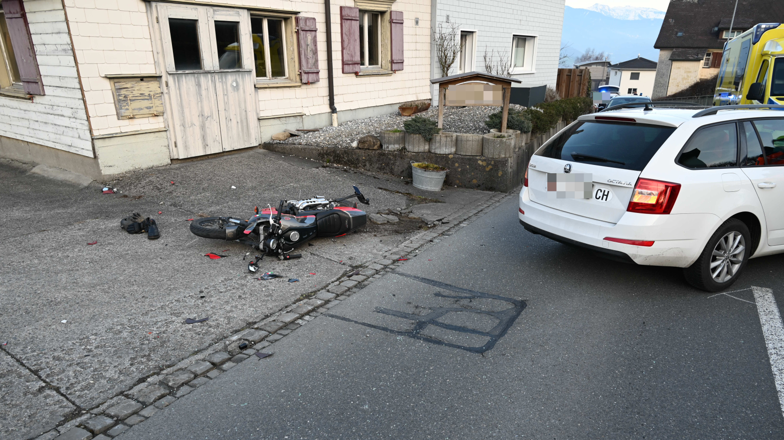 Verletzter Motorradfahrer in Eichberg, © Kantonspolizei St. Gallen