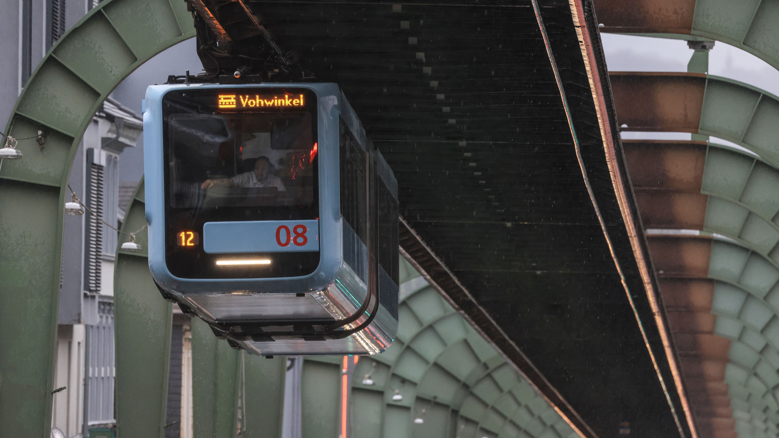Wuppertal’da Schwebebahn’a Saldırı!, © Oliver Berg/dpa