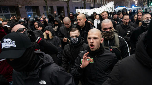 Aşırı Sağcılar SPD Standındaki Politikacılara Saldırdı!, © dpa