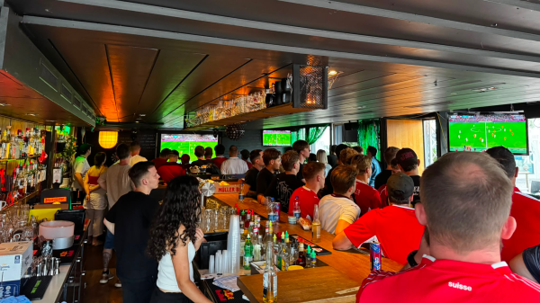Schaffhauser Nati-Fans trotzen der frühen Anspielzeit, © Radio Munot