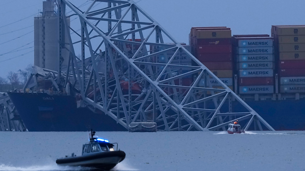 US-Behörden gehen nach Brückeneinsturz von sechs Toten aus, © Matt Rourke/AP