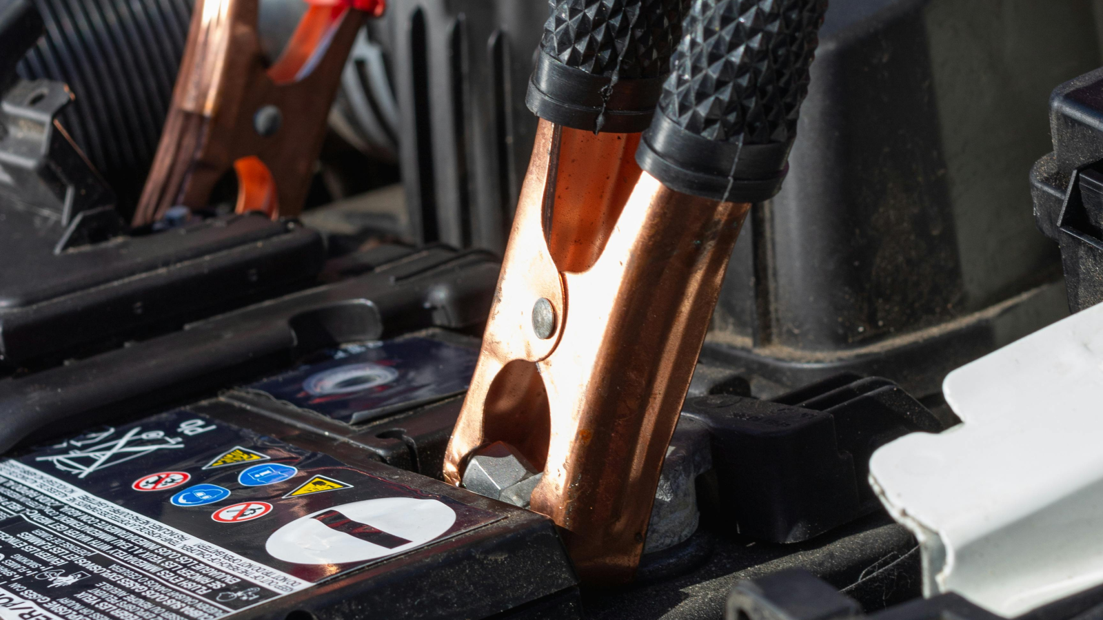 Autobatterie: Mit richtiger Pflege durch den Winter, © Daniel @ bestjumpstarterreview.com