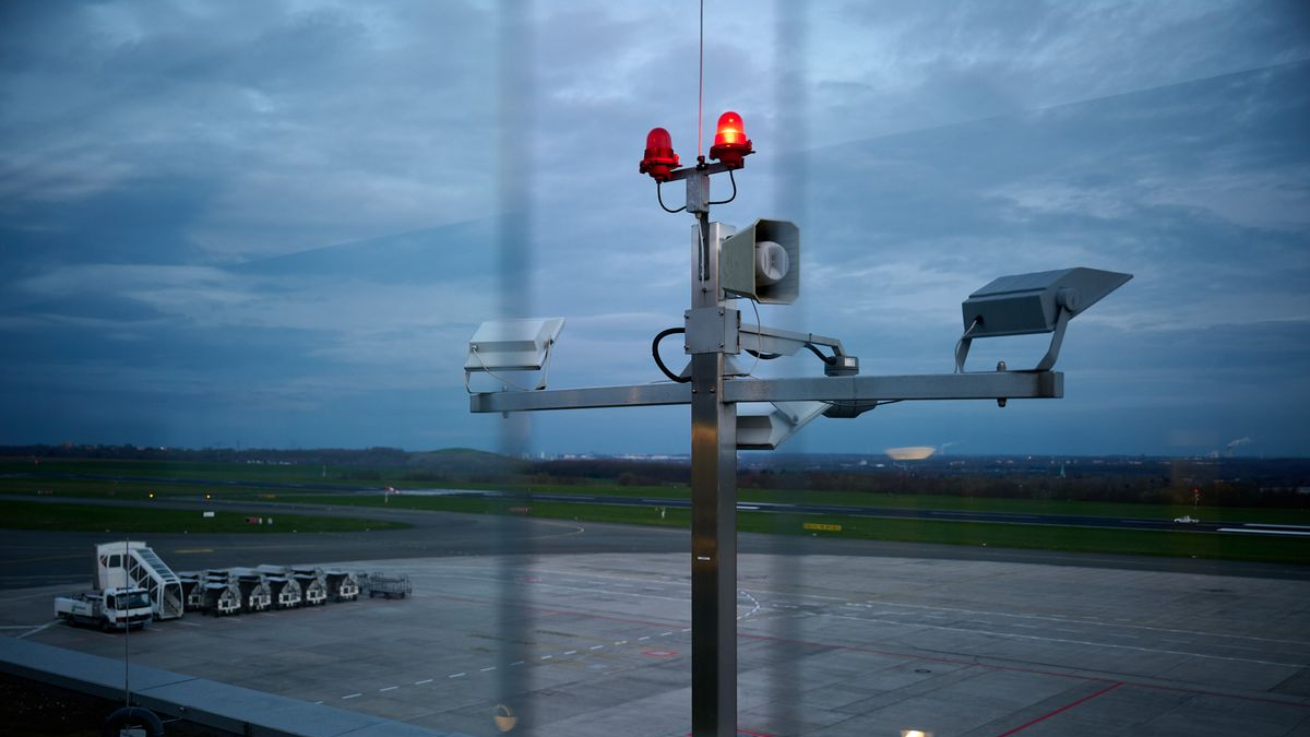 Yoğun Sis Nedeniyle Dortmund Havalimanı’nda Uçuşlar Durduruldu, © Bernd Thissen/dpa
