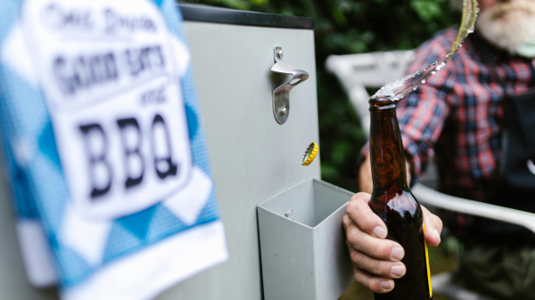 Mit Bier ablöschen: Go oder No Go?, © RDNE Stock project