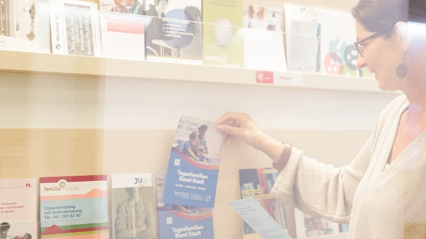 Wissen, wer in welcher Situation hilft: der GGG Wegweiser, © GGG Basel Wissen, wer in welcher Situation hilft: der GGG Wegweiser, © GGG Basel