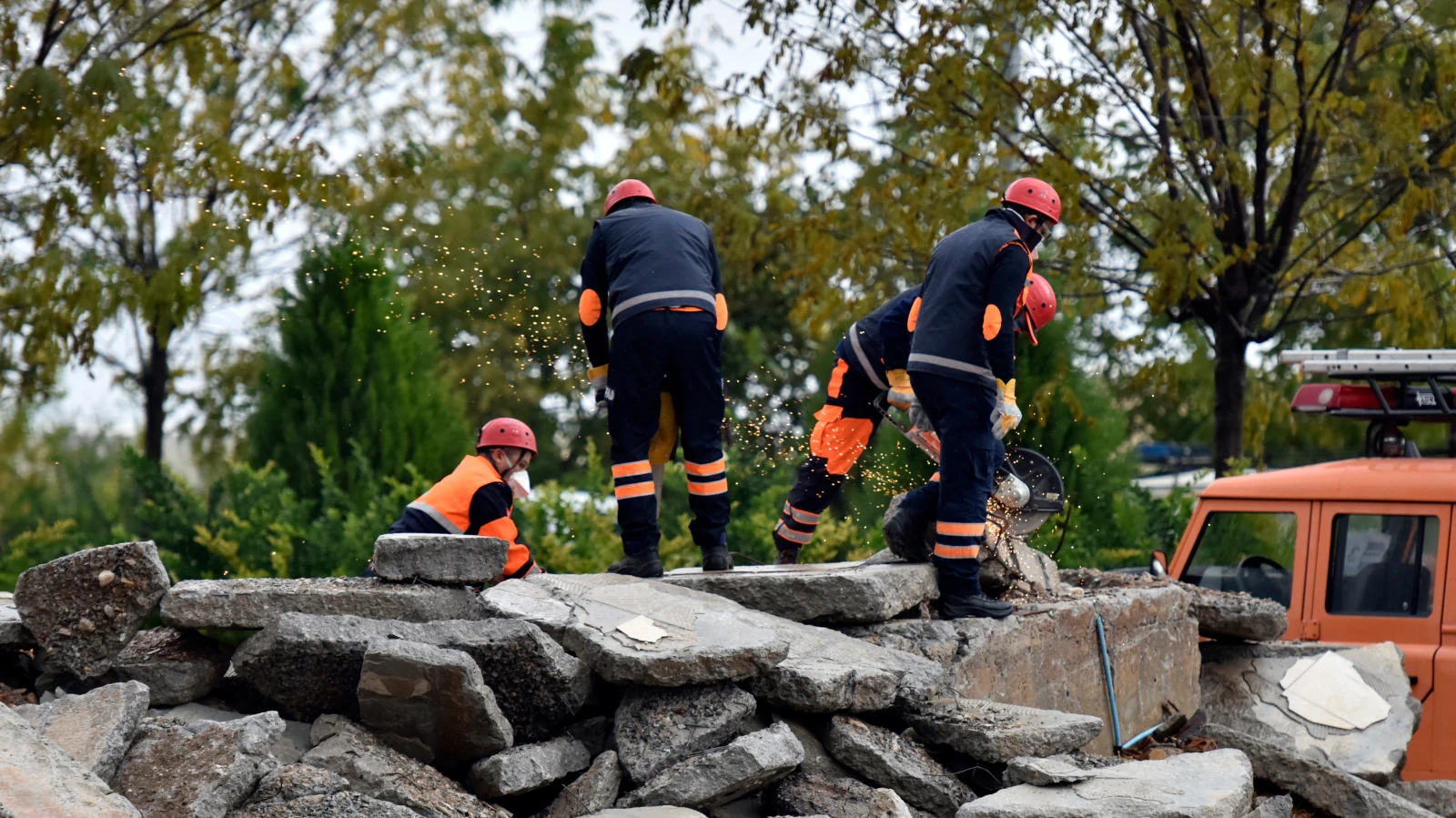 On metre derinliğe düşen genç ağır yaralandı, © shutterstock On metre derinliğe düşen genç ağır yaralandı, © shutterstock