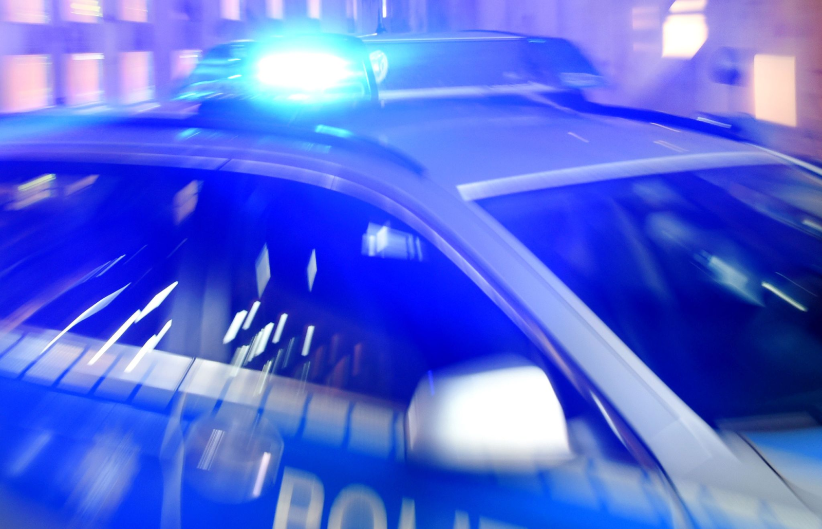Ein Mann ist in Sonneberg getötet worden. Die Leiche sei in einer Wohnung gefunden worden, so die Polizei. (Symbolbild), © Carsten Rehder/dpa