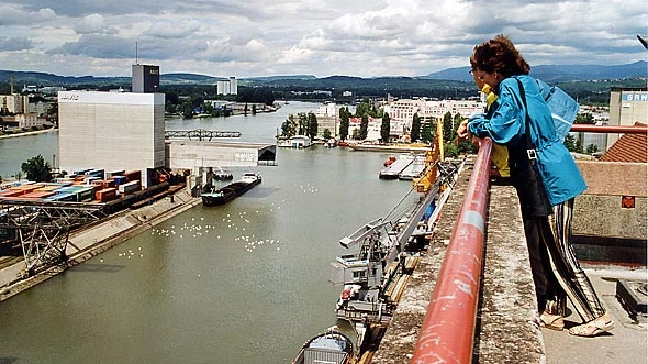 Die Schweizer Rheinhäfen und ihr Umschlag Die Schweizer Rheinhäfen und ihr Umschlag