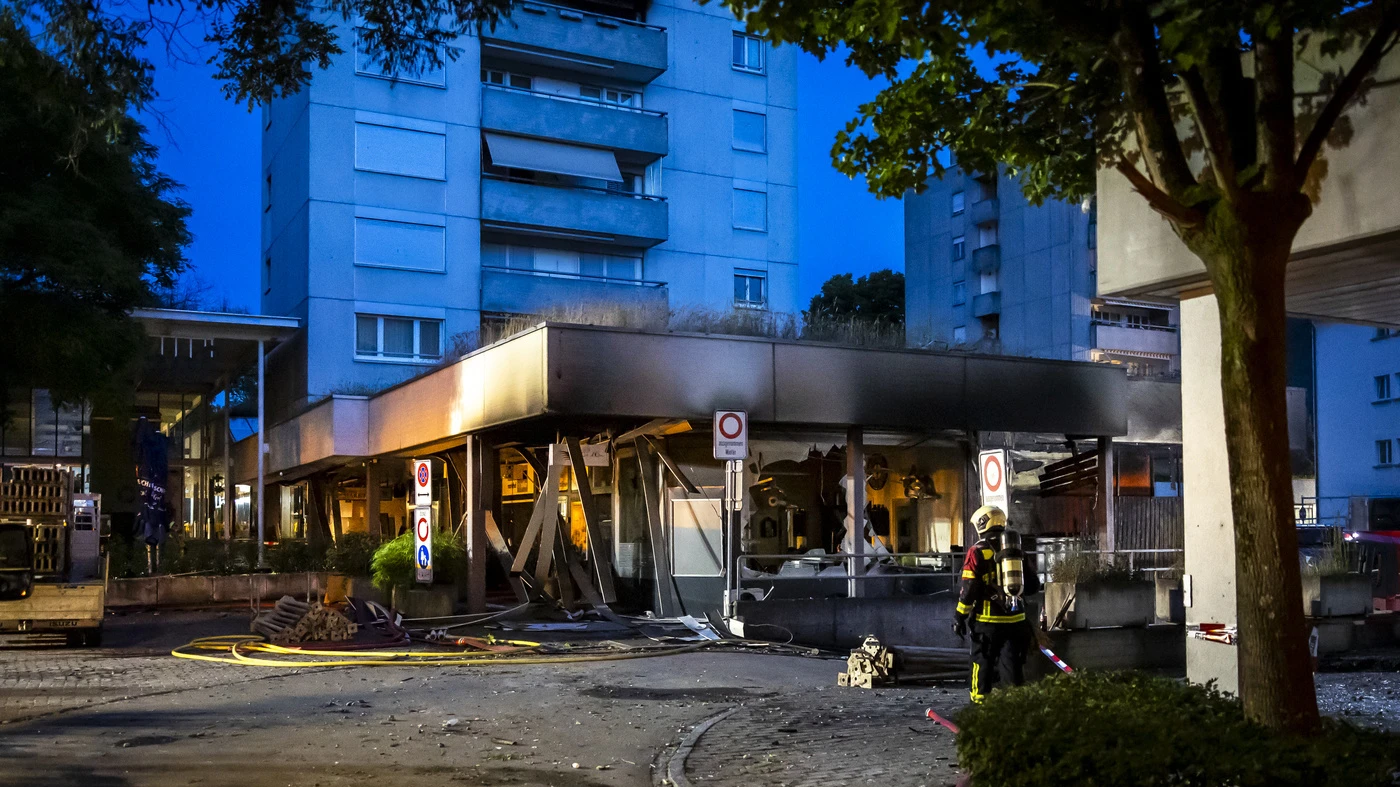 Zwei Todesopfer nach Explosionen in Tiefgarage, © Keystone Zwei Todesopfer nach Explosionen in Tiefgarage, © Keystone
