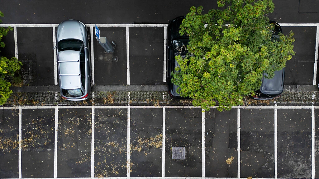 Parkieren in St. Gallen kostet neu auch nachts, © Keystone / SDA / Symbolbild Parkieren in St. Gallen kostet neu auch nachts, © Keystone / SDA / Symbolbild