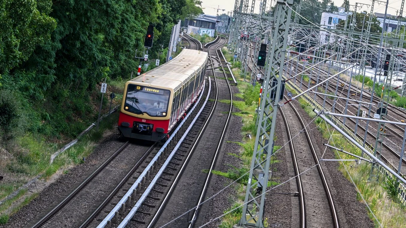 Berlin'de Toplu Taşımada Kesici ve Bıçak Taşımak Yasaklanıyor!, © Jens Kalaene/dpa Berlin'de Toplu Taşımada Kesici ve Bıçak Taşımak Yasaklanıyor!, © Jens Kalaene/dpa