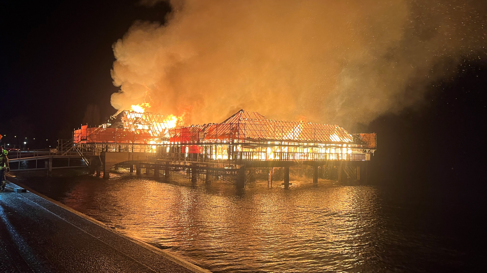 Badehaus soll nach Brand wieder aufgebaut werden, © kapo sg